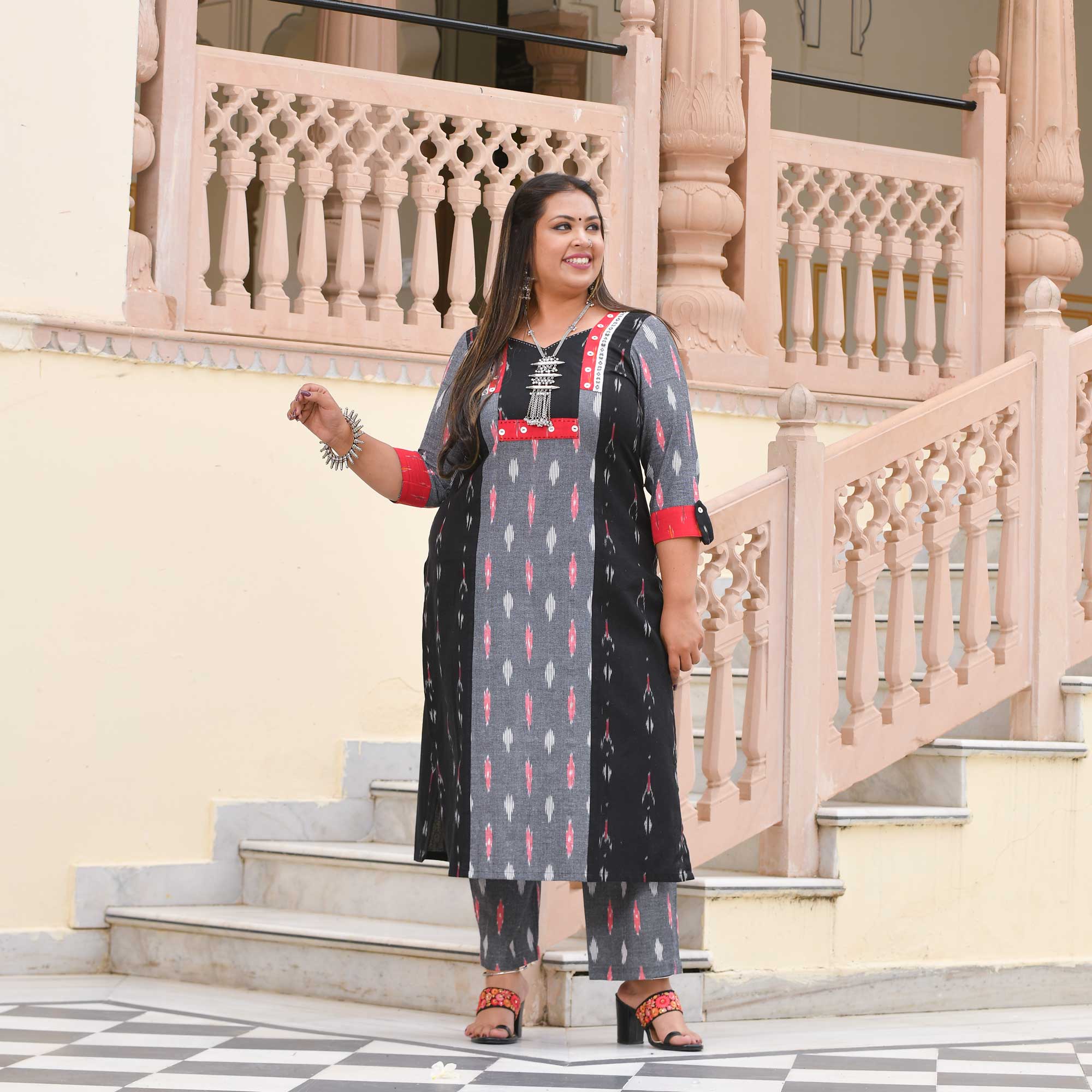 Harshit Hriday Handwoven Ikkat Kurta (Black & Grey)