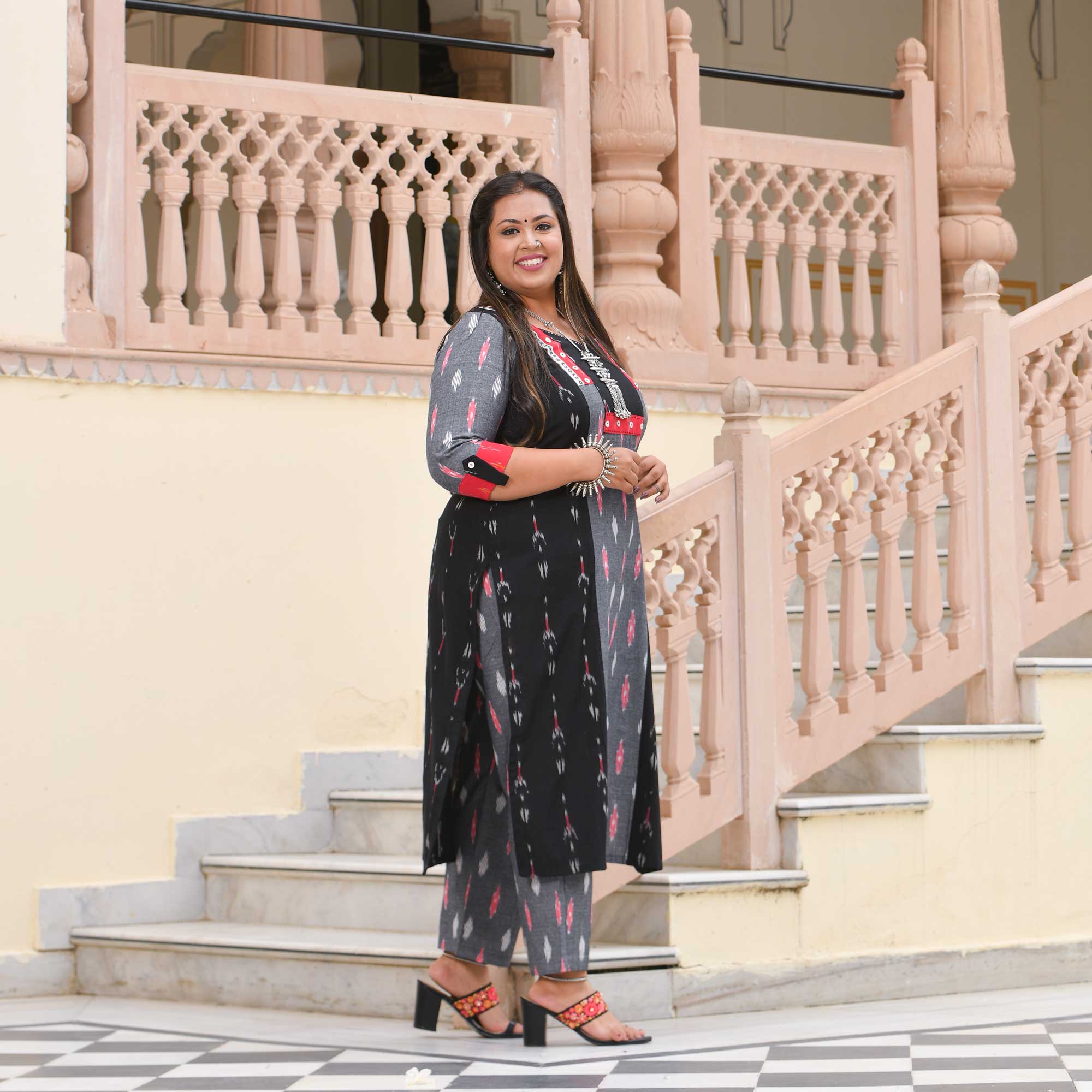 Harshit Hriday Handwoven Ikkat Kurta (Black & Grey)