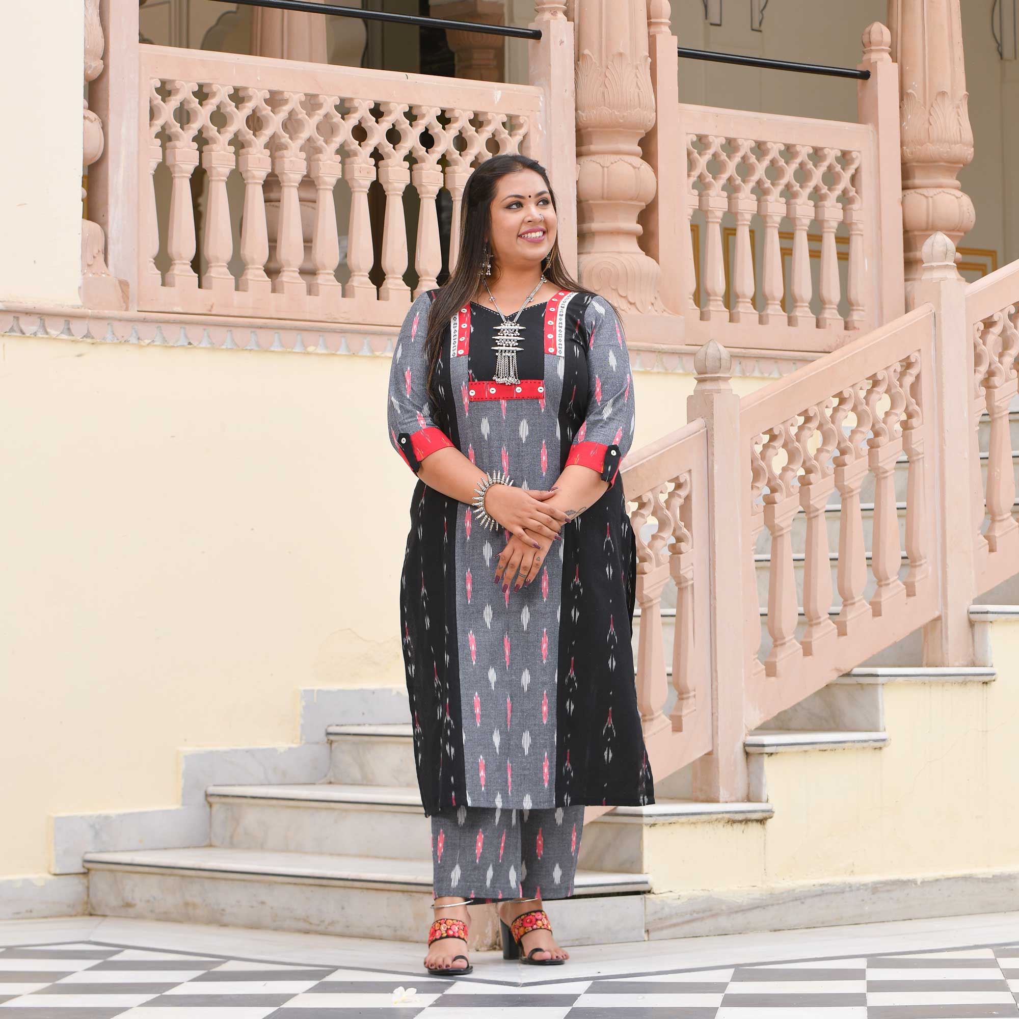 Harshit Hriday Handwoven Ikkat Kurta (Black & Grey)