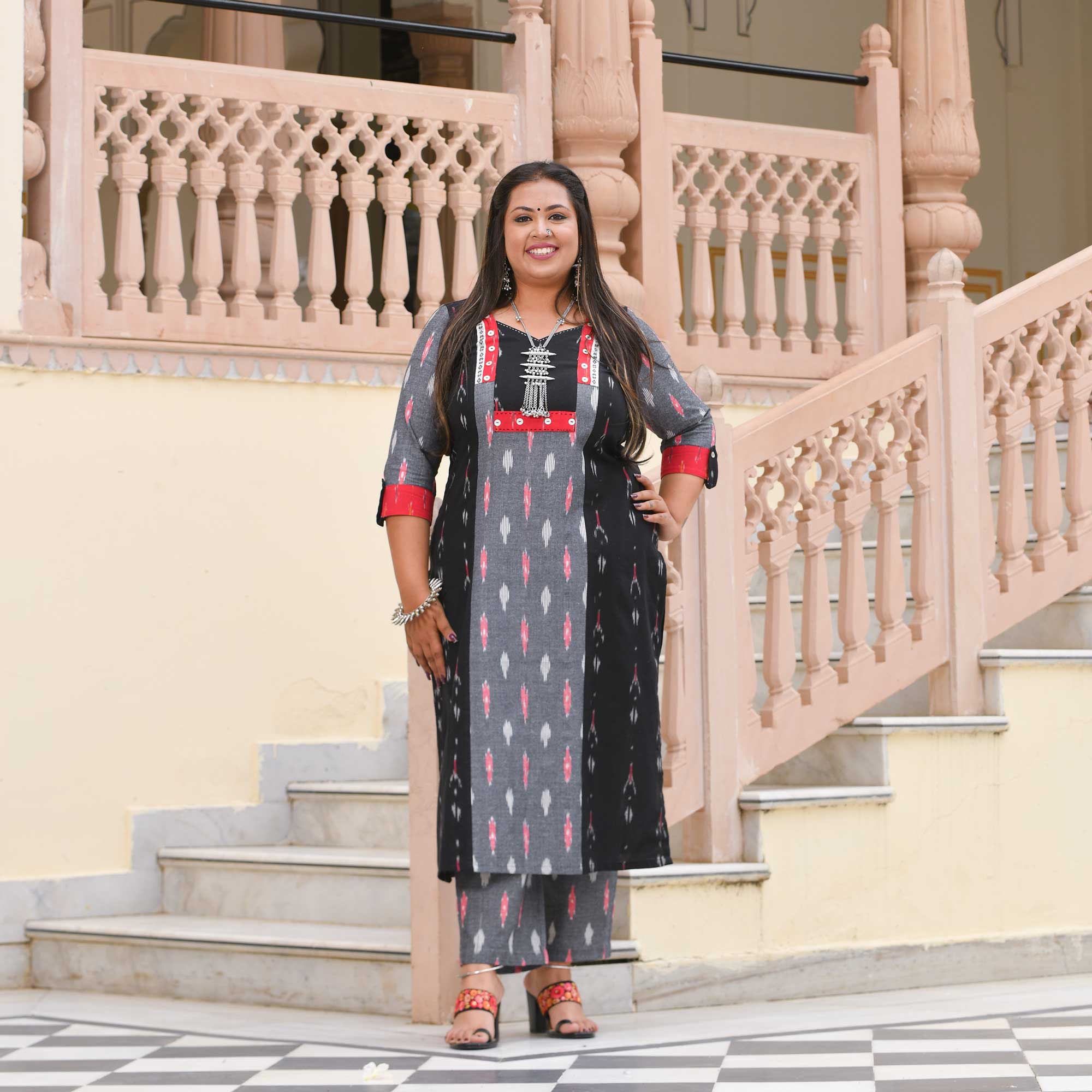 Harshit Hriday Handwoven Ikkat Kurta (Black & Grey)